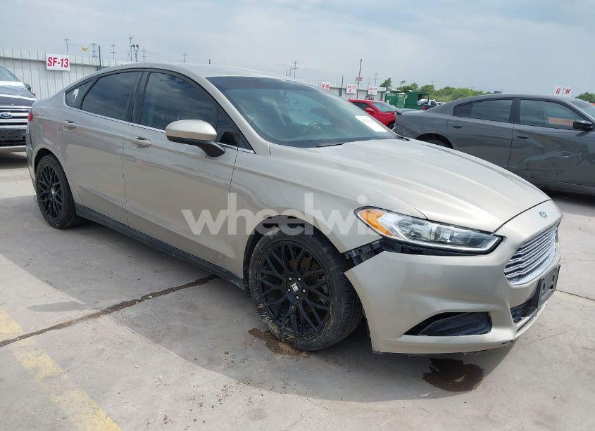 2015 Ford Fusion S (VIN 3FA6P0G75FR193947) main photo