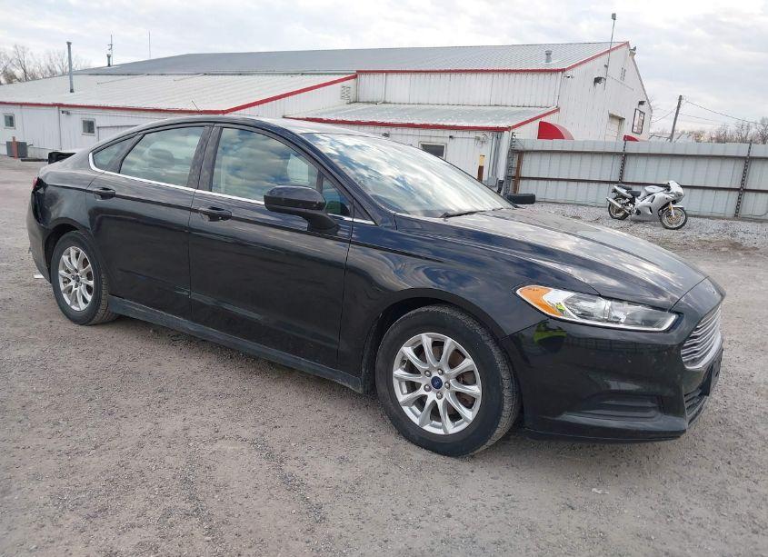 2015 Ford Fusion S (VIN 3FA6P0G75FR203778) main photo