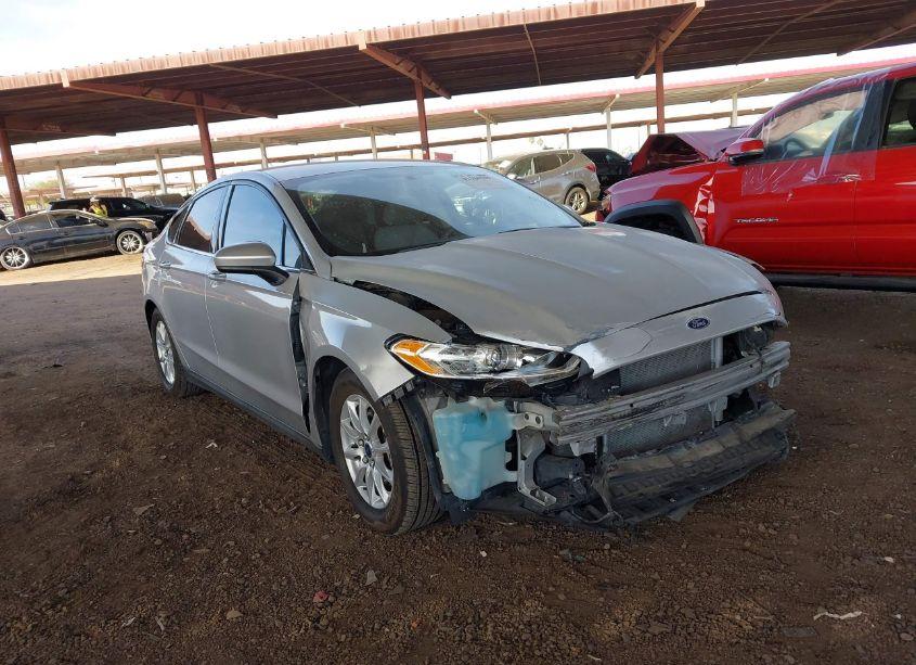 2015 Ford Fusion S (VIN 3FA6P0G75FR205563) main photo