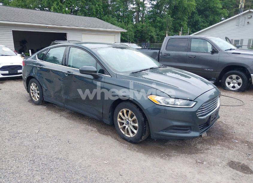 2015 Ford Fusion S (VIN 3FA6P0G75FR212013) main photo