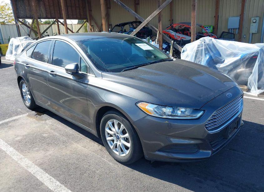 2015 Ford Fusion S (VIN 3FA6P0G75FR246131) main photo