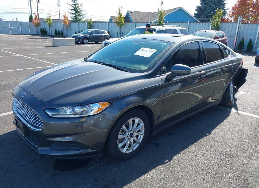 Photo 2 of 2015 Ford Fusion S (VIN 3FA6P0G75FR246131)