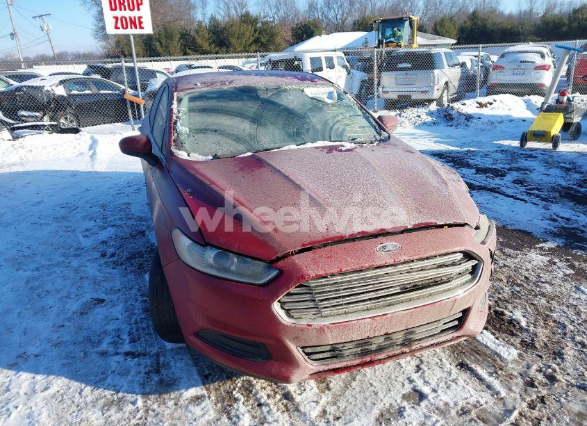 2015 Ford Fusion S (VIN 3FA6P0G75FR251622) main photo