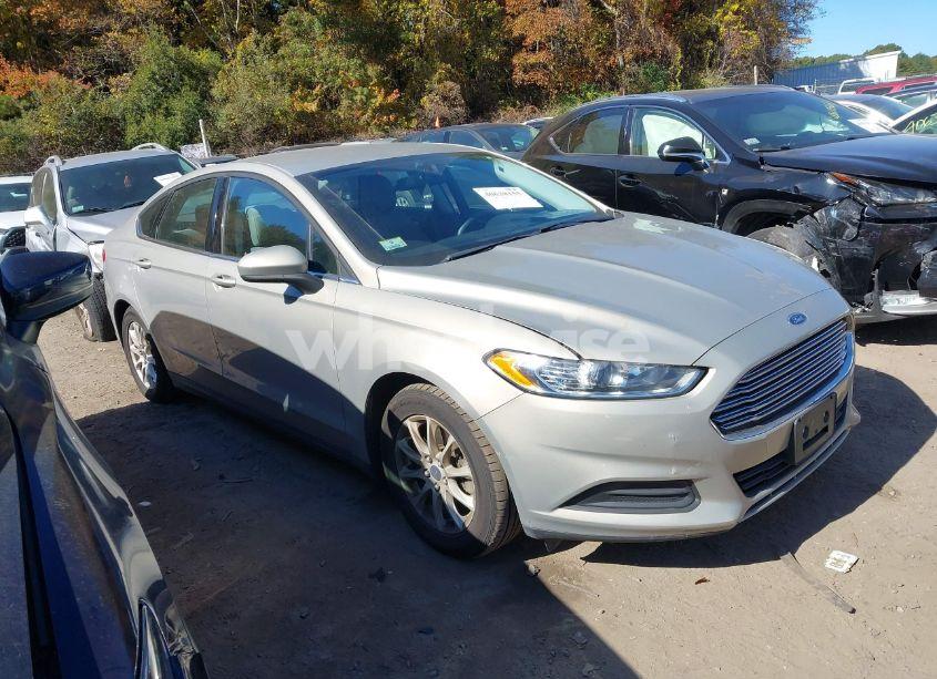 2015 Ford Fusion S (VIN 3FA6P0G75FR299329) main photo