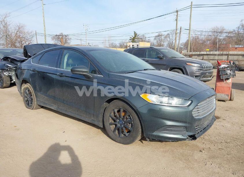 2016 Ford Fusion S (VIN 3FA6P0G75GR152204) main photo