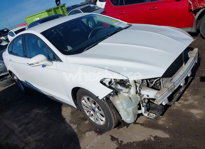 2016 Ford Fusion S (VIN 3FA6P0G75GR332749) main photo