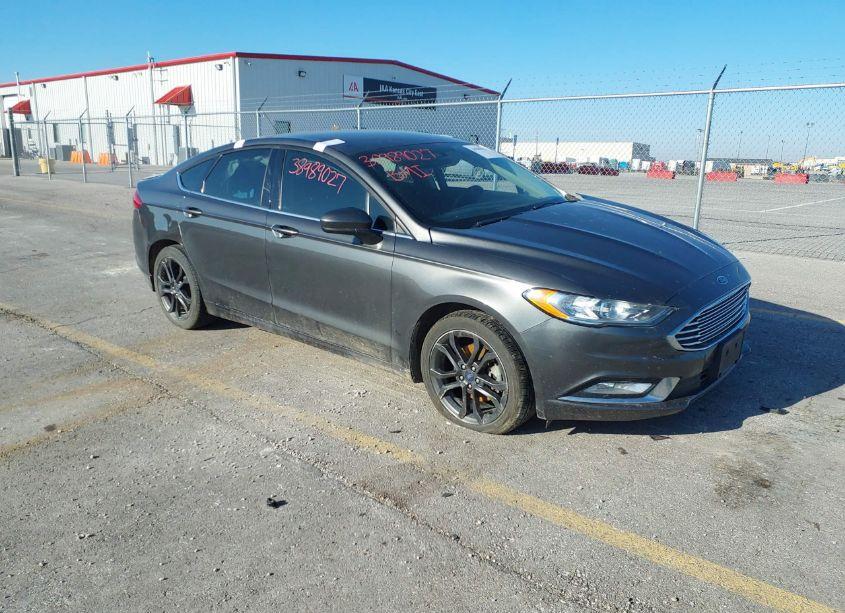 2018 Ford Fusion S (VIN 3FA6P0G75JR186604) main photo