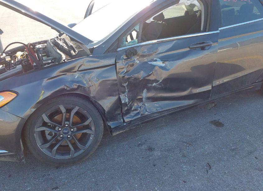 Photo 19 of 2018 Ford Fusion S (VIN 3FA6P0G75JR186604)