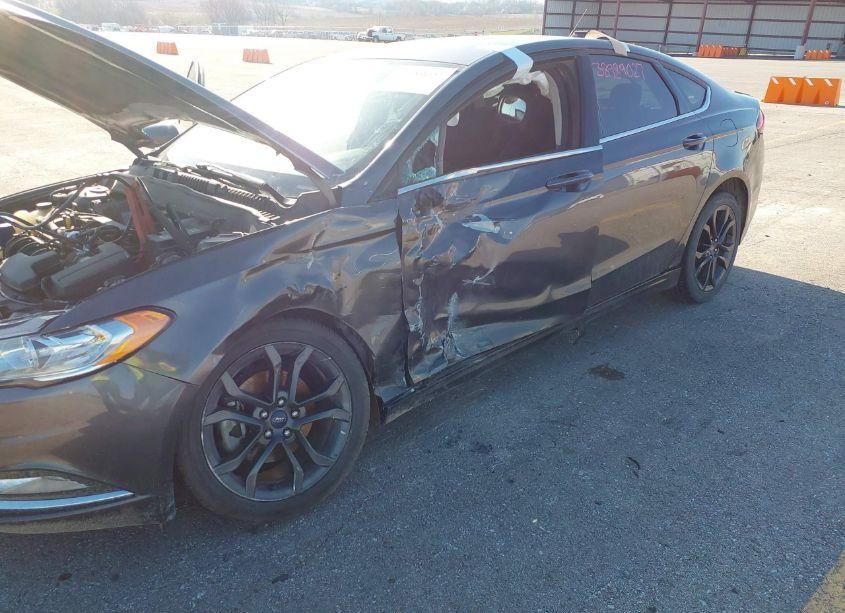 Photo 6 of 2018 Ford Fusion S (VIN 3FA6P0G75JR186604)