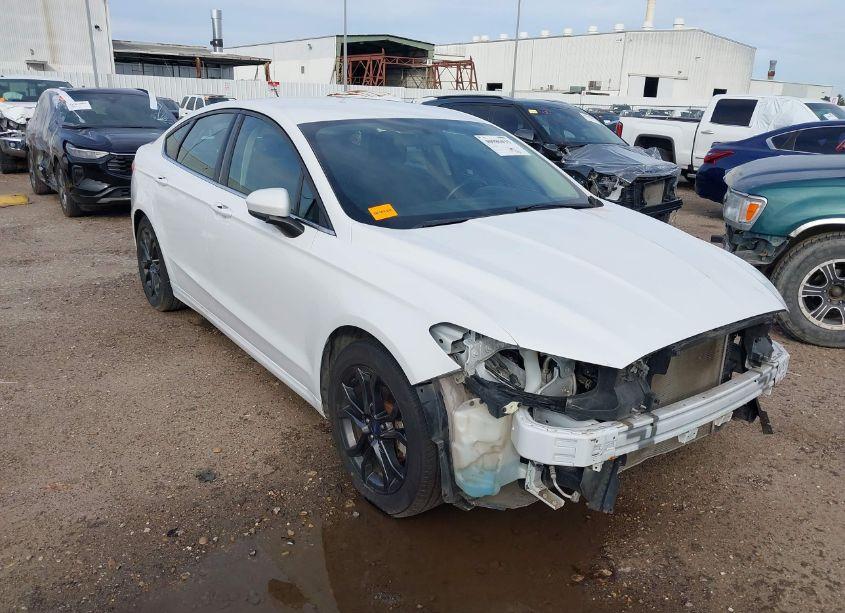 2018 Ford Fusion S (VIN 3FA6P0G75JR224364) main photo