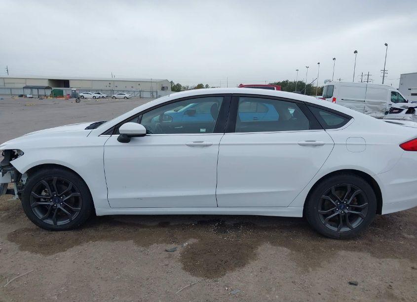 Photo 15 of 2018 Ford Fusion S (VIN 3FA6P0G75JR224364)