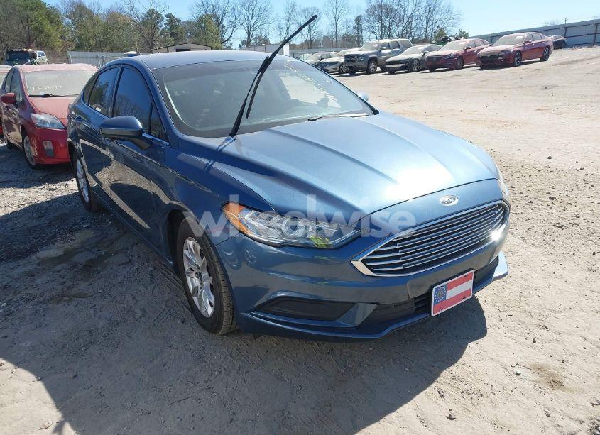 2018 Ford Fusion S (VIN 3FA6P0G75JR273385) main photo