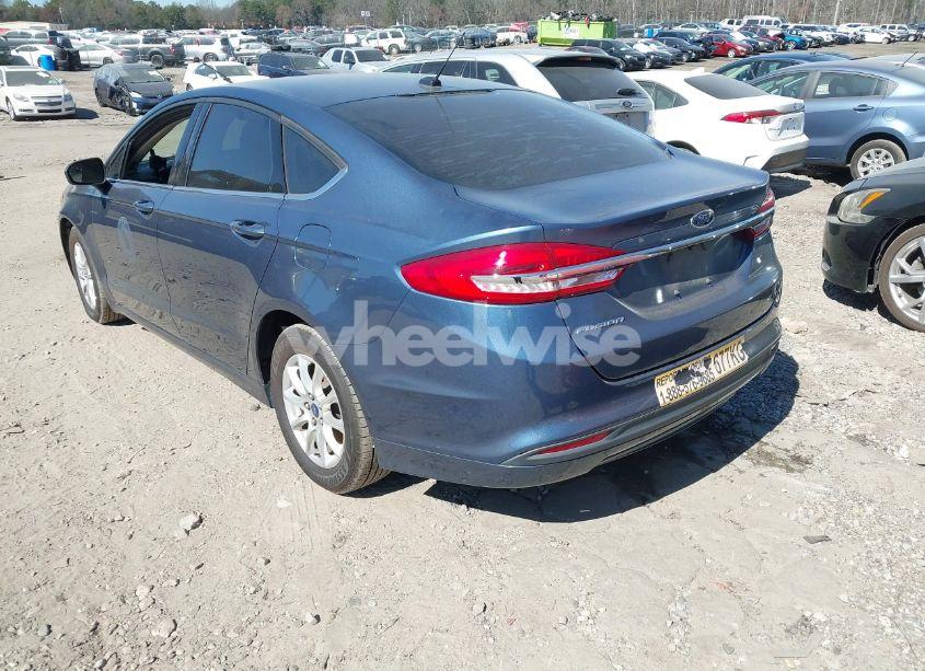 Photo 3 of 2018 Ford Fusion S (VIN 3FA6P0G75JR273385)