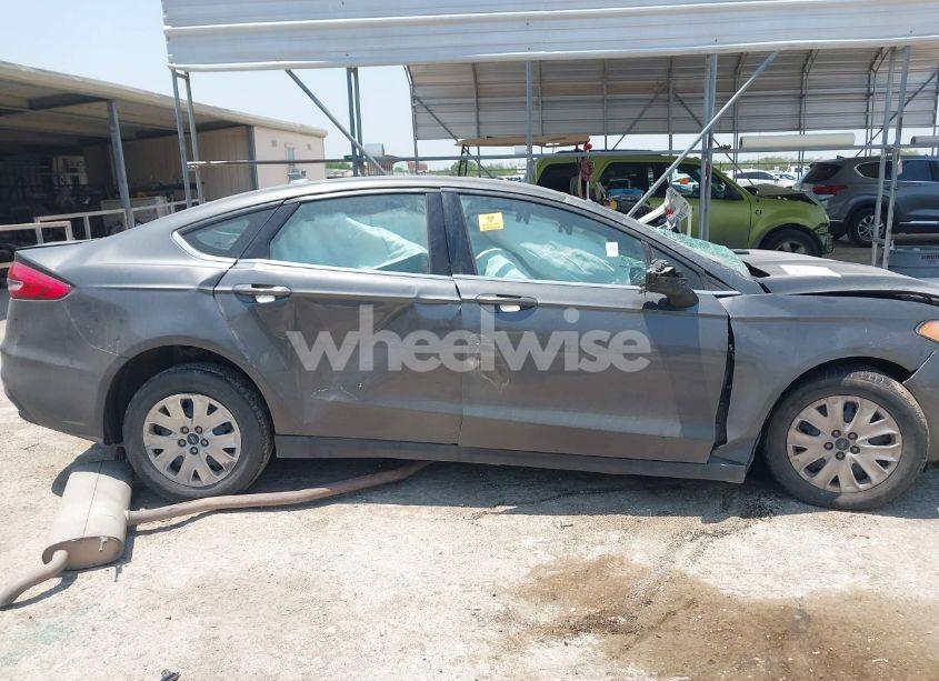 Photo 13 of 2020 Ford Fusion S (VIN 3FA6P0G75LR200844)