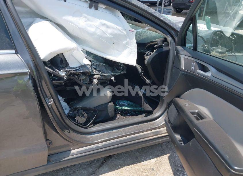 Photo 5 of 2020 Ford Fusion S (VIN 3FA6P0G75LR200844)