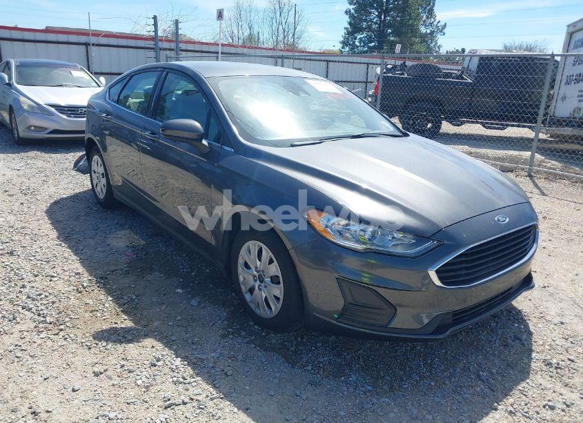 2020 Ford Fusion S (VIN 3FA6P0G75LR260266) main photo