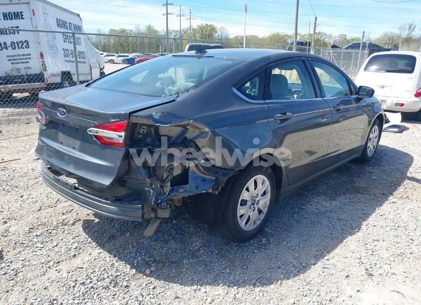 Photo 4 of 2020 Ford Fusion S (VIN 3FA6P0G75LR260266)