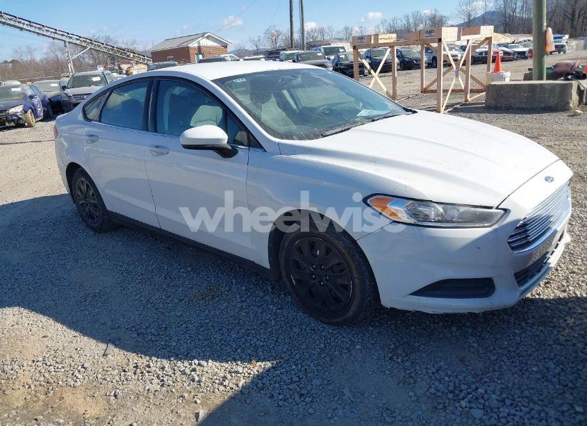 2013 Ford Fusion S (VIN 3FA6P0G76DR211501) main photo