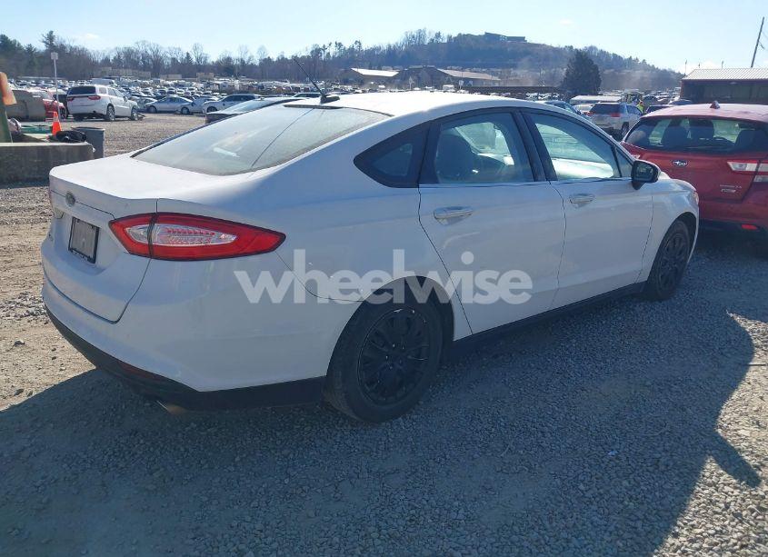 Photo 4 of 2013 Ford Fusion S (VIN 3FA6P0G76DR211501)