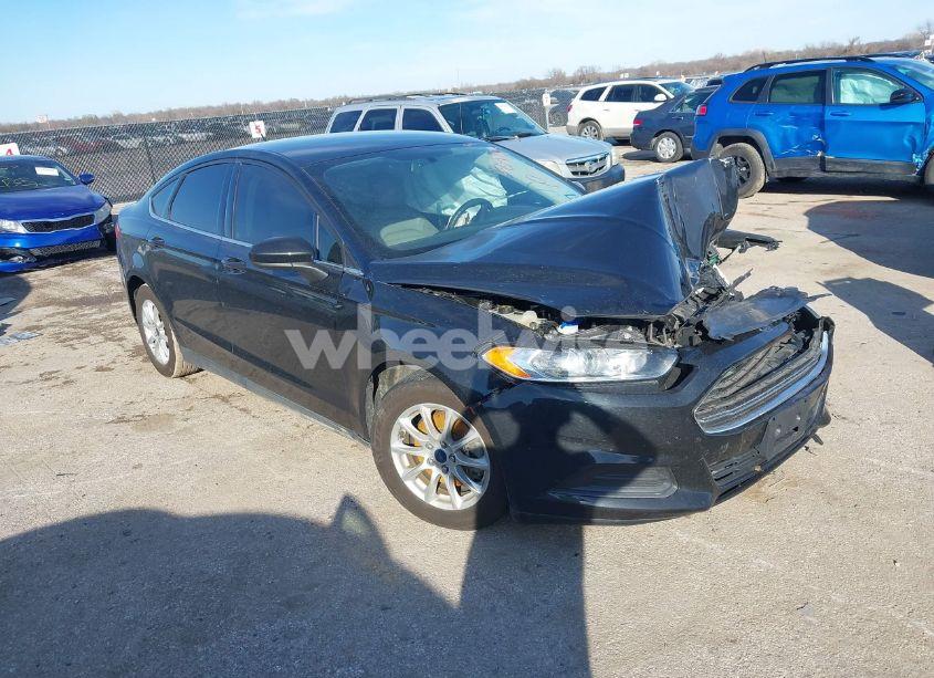 2015 Ford Fusion S (VIN 3FA6P0G76FR104726) main photo