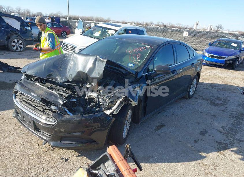 Photo 2 of 2015 Ford Fusion S (VIN 3FA6P0G76FR104726)