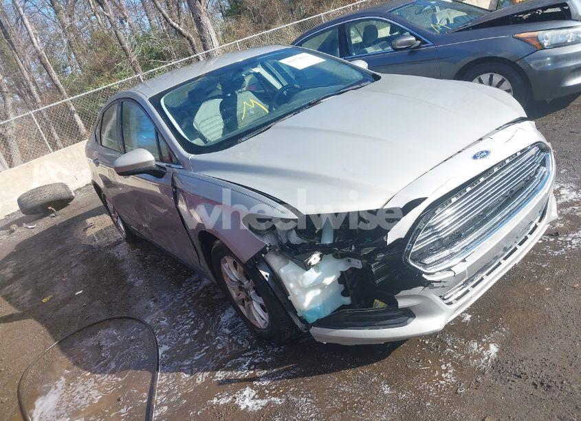 2015 Ford Fusion S (VIN 3FA6P0G76FR256344) main photo