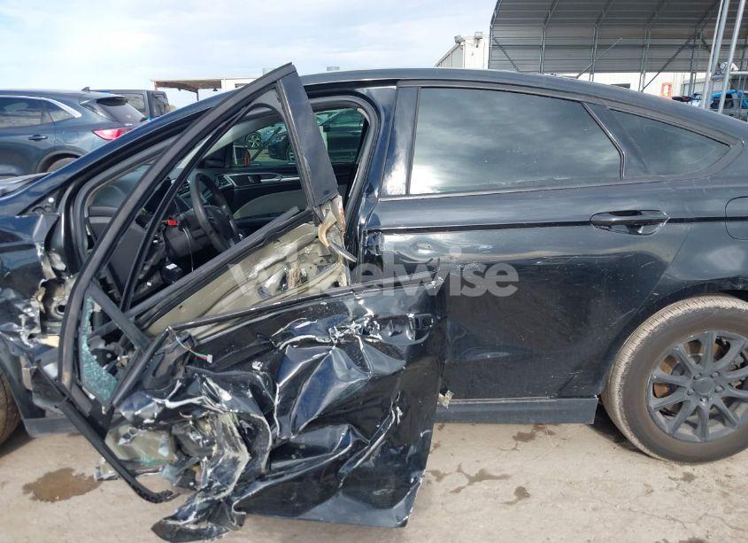 Photo 15 of 2015 Ford Fusion S (VIN 3FA6P0G76FR278618)