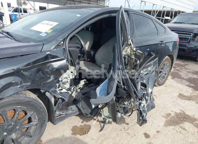 Photo 6 of 2015 Ford Fusion S (VIN 3FA6P0G76FR278618)