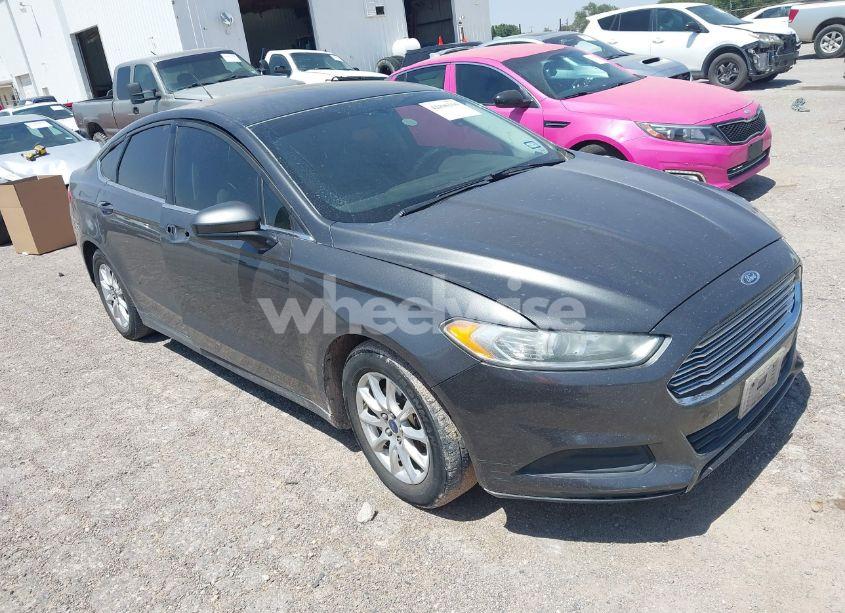 2015 Ford Fusion S (VIN 3FA6P0G76FR292468) main photo