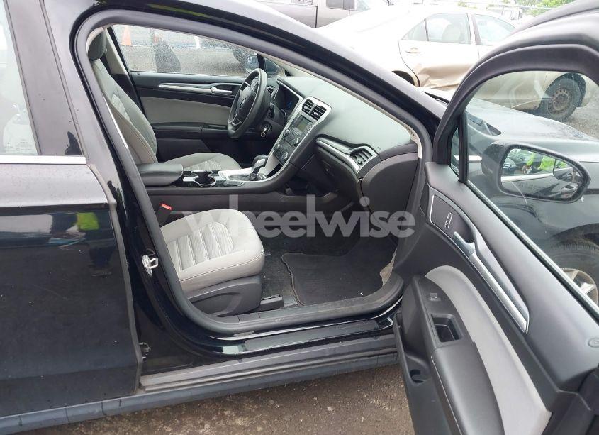 Photo 5 of 2016 Ford Fusion S (VIN 3FA6P0G76GR176818)