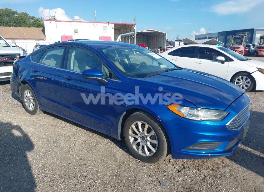 2017 Ford Fusion S (VIN 3FA6P0G76HR319607) main photo