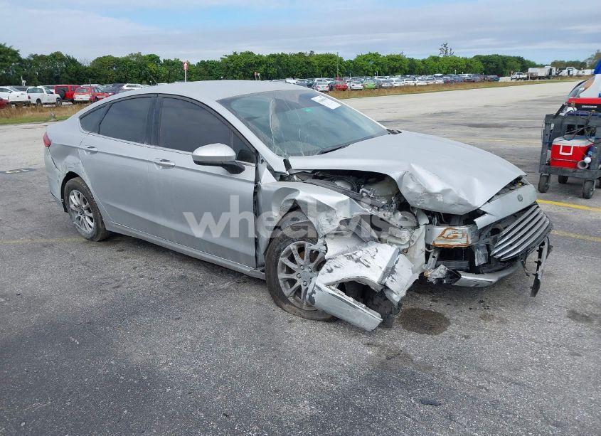 2018 Ford Fusion S (VIN 3FA6P0G76JR143616) main photo