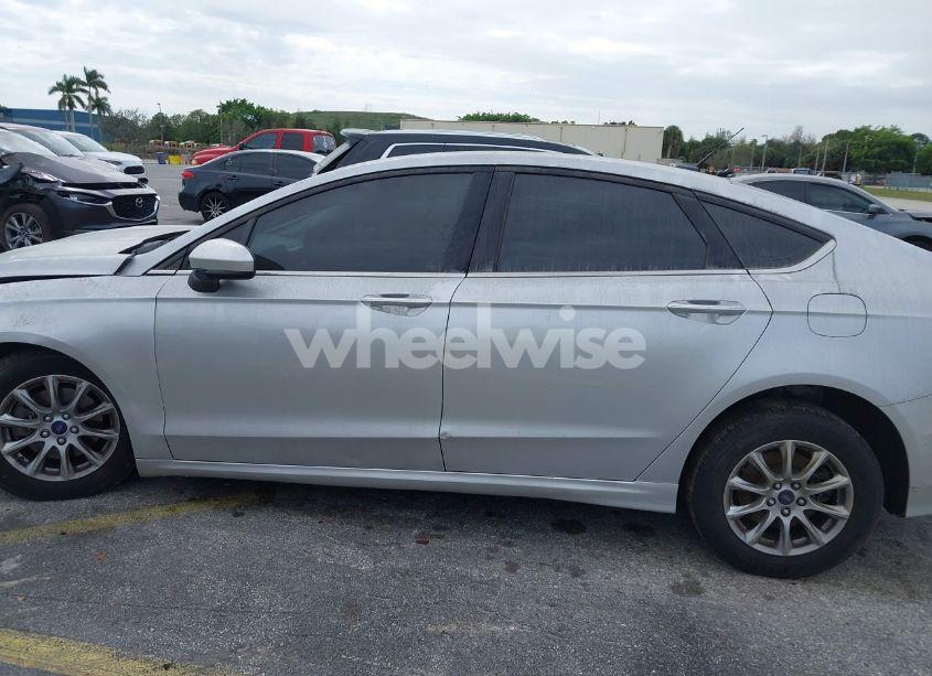 Photo 14 of 2018 Ford Fusion S (VIN 3FA6P0G76JR143616)
