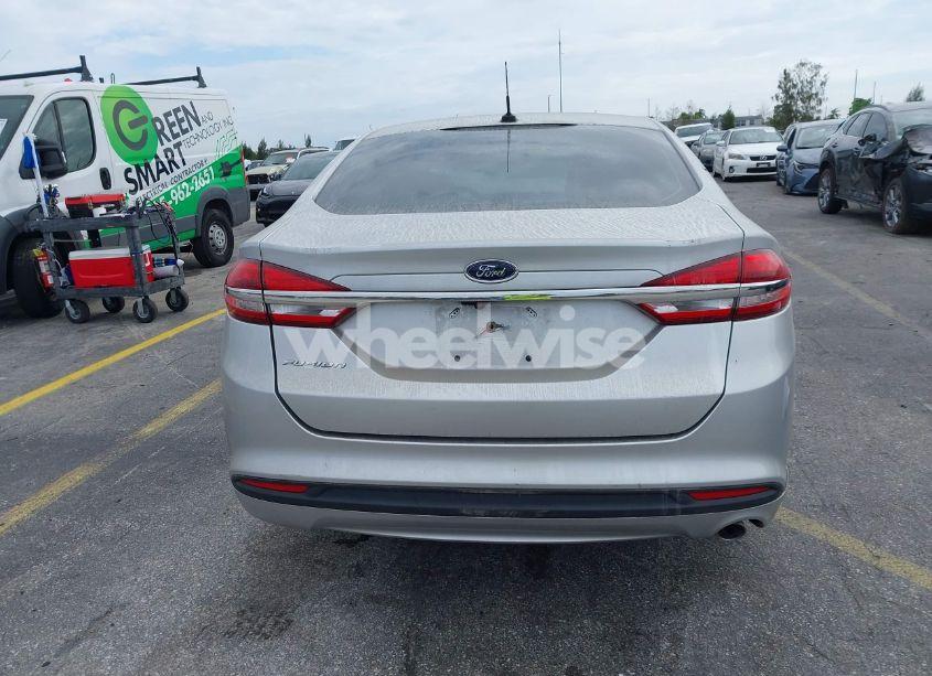 Photo 16 of 2018 Ford Fusion S (VIN 3FA6P0G76JR143616)