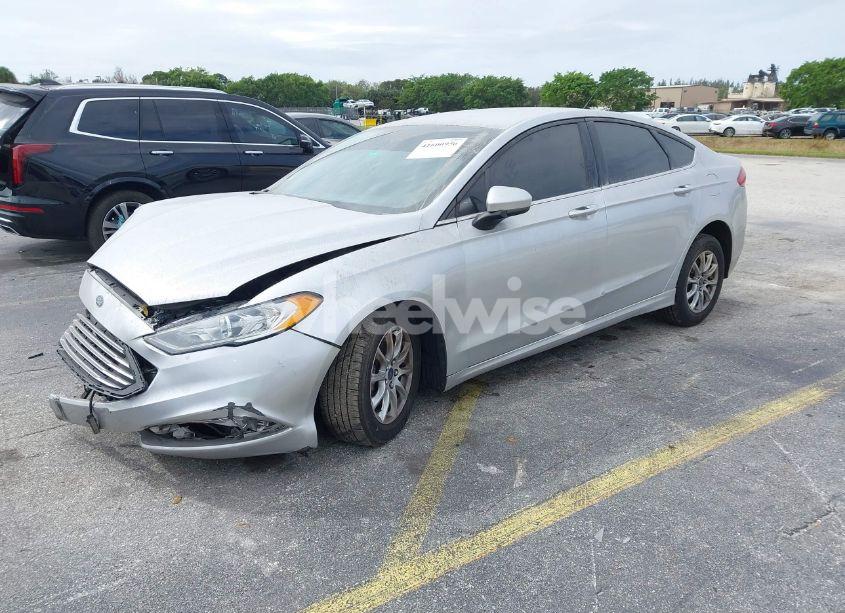 Photo 2 of 2018 Ford Fusion S (VIN 3FA6P0G76JR143616)