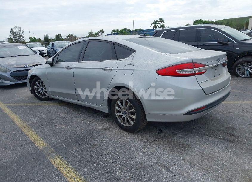 Photo 3 of 2018 Ford Fusion S (VIN 3FA6P0G76JR143616)