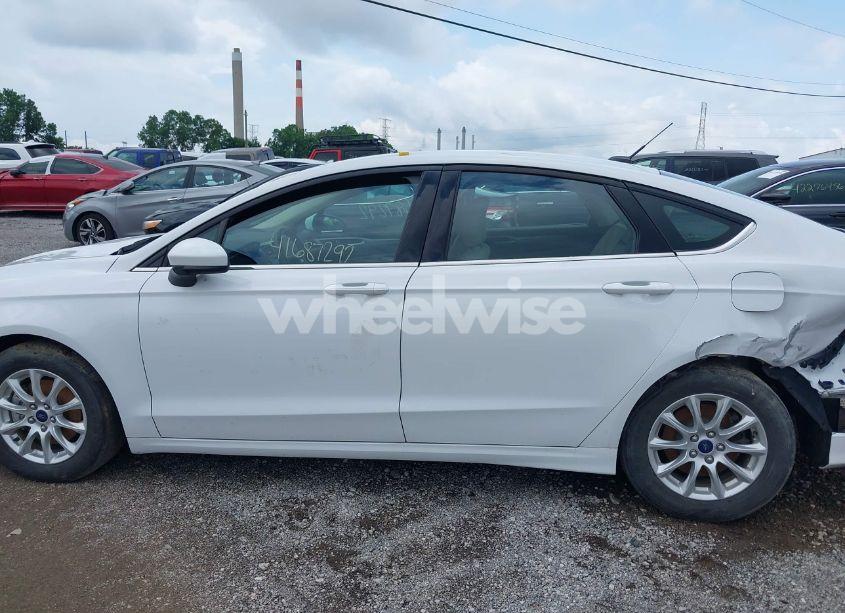 Photo 15 of 2018 Ford Fusion S (VIN 3FA6P0G76JR156558)
