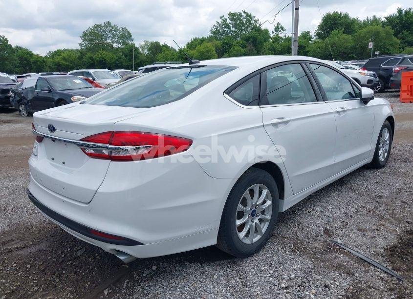 Photo 4 of 2018 Ford Fusion S (VIN 3FA6P0G76JR156558)