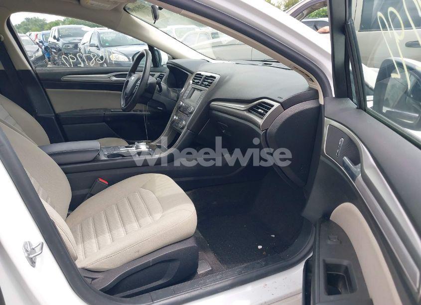 Photo 5 of 2018 Ford Fusion S (VIN 3FA6P0G76JR156558)