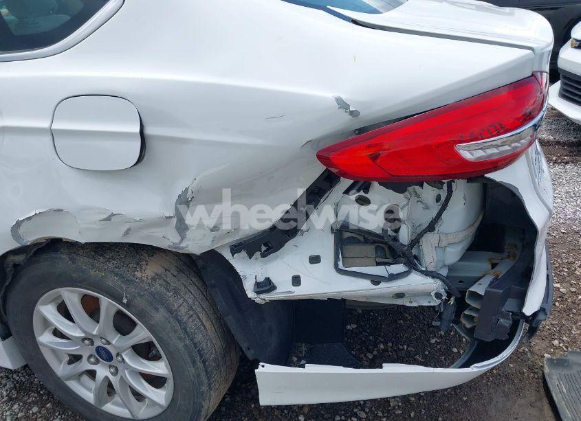 Photo 6 of 2018 Ford Fusion S (VIN 3FA6P0G76JR156558)