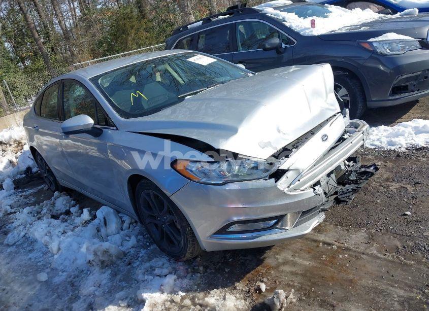 2018 Ford Fusion S (VIN 3FA6P0G76JR184442) main photo