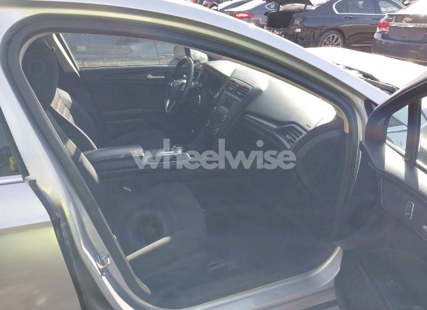 Photo 5 of 2018 Ford Fusion S (VIN 3FA6P0G76JR184442)