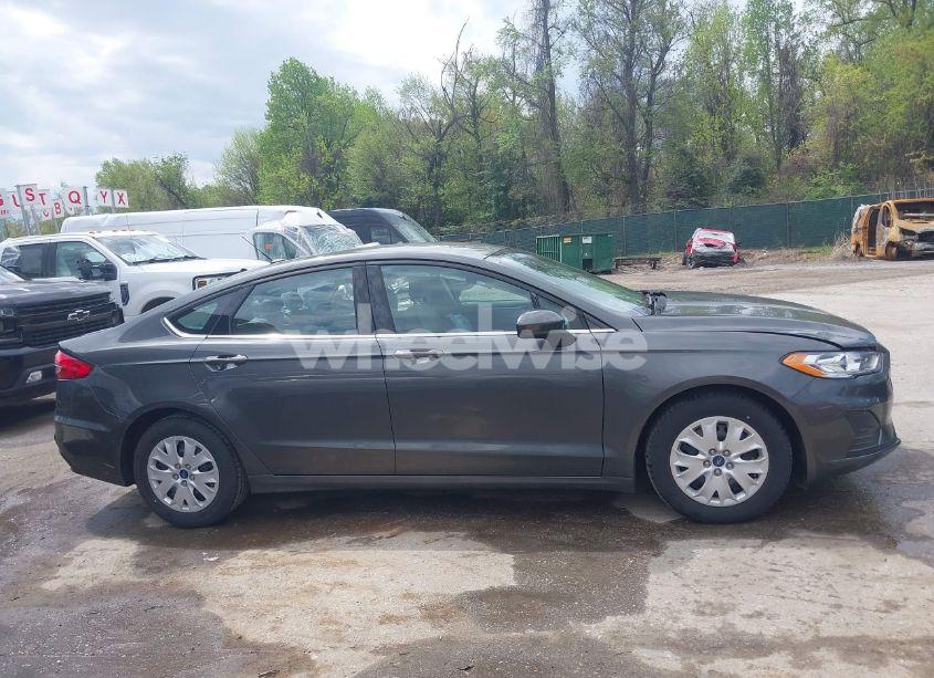 Photo 13 of 2019 Ford Fusion S (VIN 3FA6P0G76KR247492)