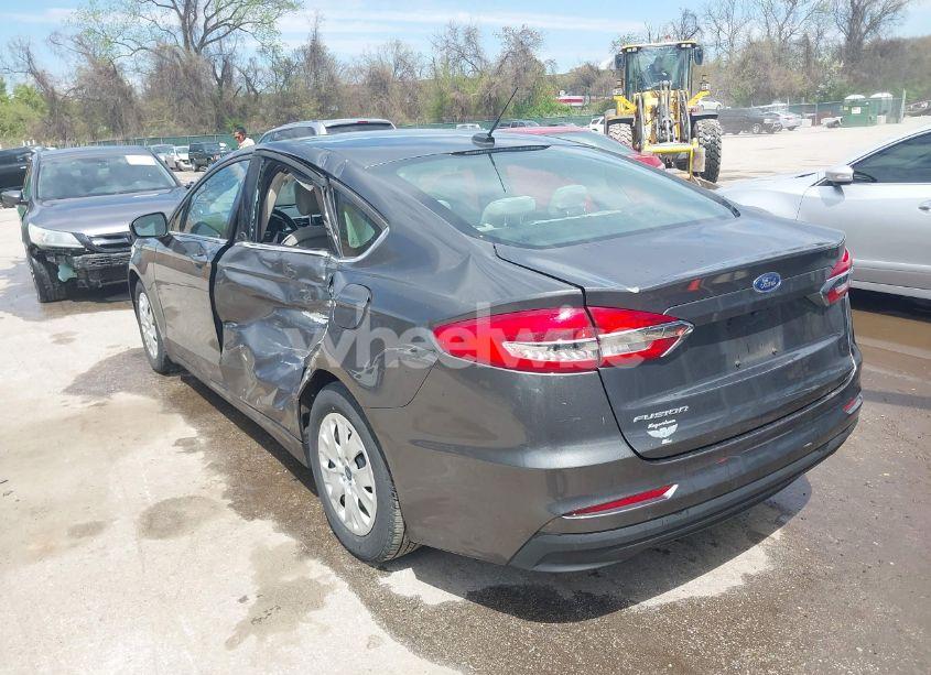 Photo 3 of 2019 Ford Fusion S (VIN 3FA6P0G76KR247492)
