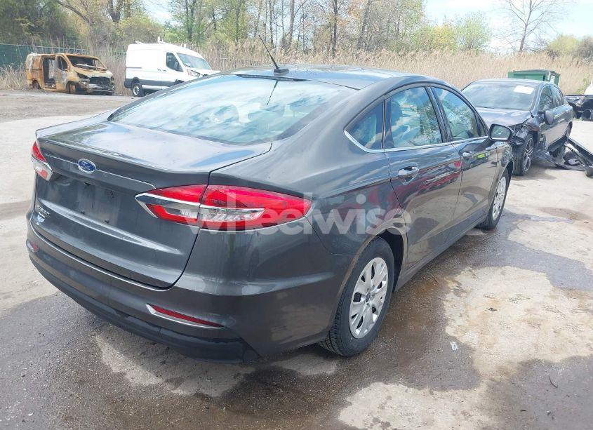 Photo 4 of 2019 Ford Fusion S (VIN 3FA6P0G76KR247492)