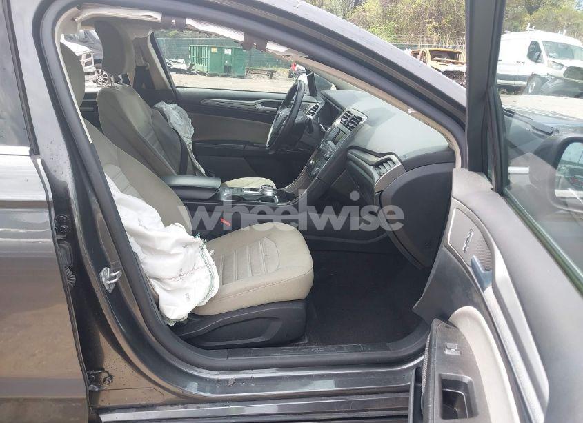 Photo 5 of 2019 Ford Fusion S (VIN 3FA6P0G76KR247492)