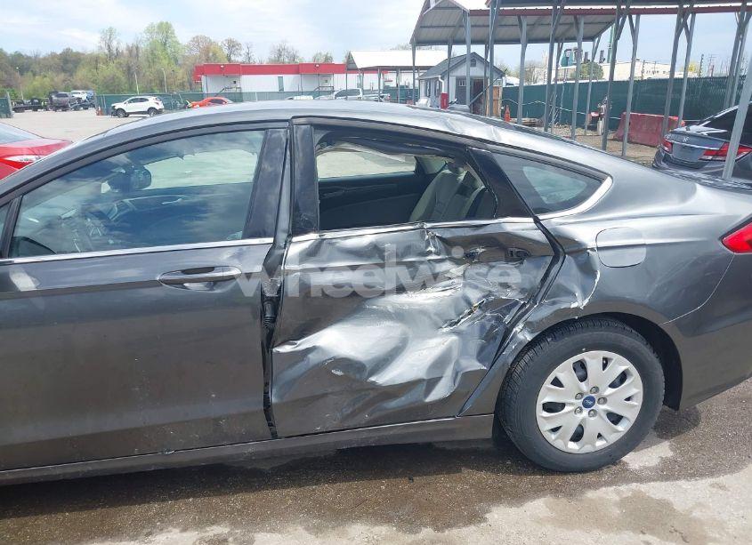 Photo 6 of 2019 Ford Fusion S (VIN 3FA6P0G76KR247492)