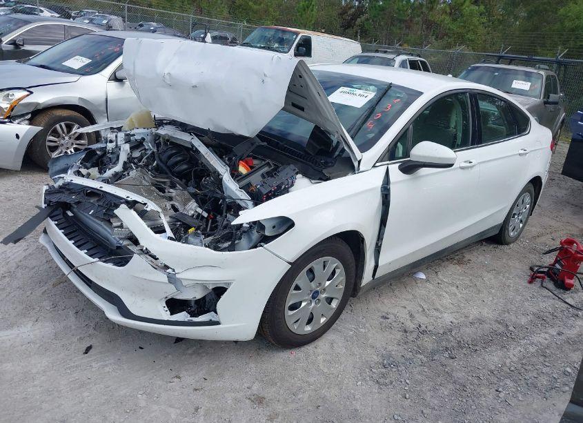 Photo 2 of 2020 Ford Fusion S (VIN 3FA6P0G76LR220570)