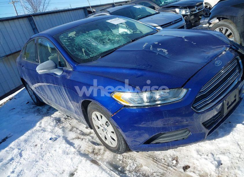 2013 Ford Fusion S (VIN 3FA6P0G77DR111942) main photo