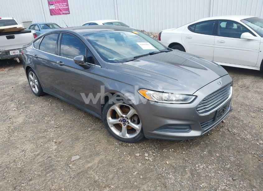 2013 Ford Fusion S (VIN 3FA6P0G77DR211295) main photo